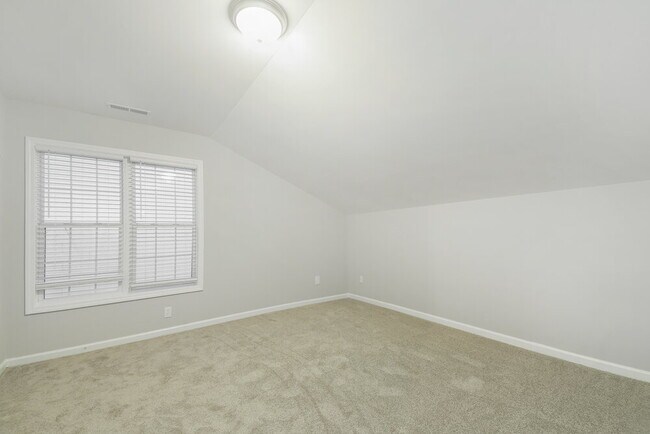 Building Photo - 1422 Southgate Dr