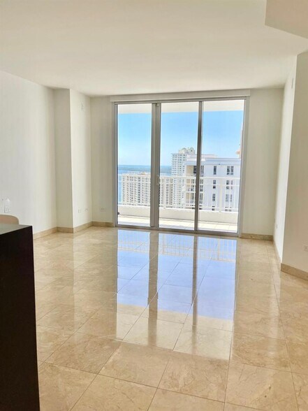 Building Photo - 801 Brickell Key Blvd
