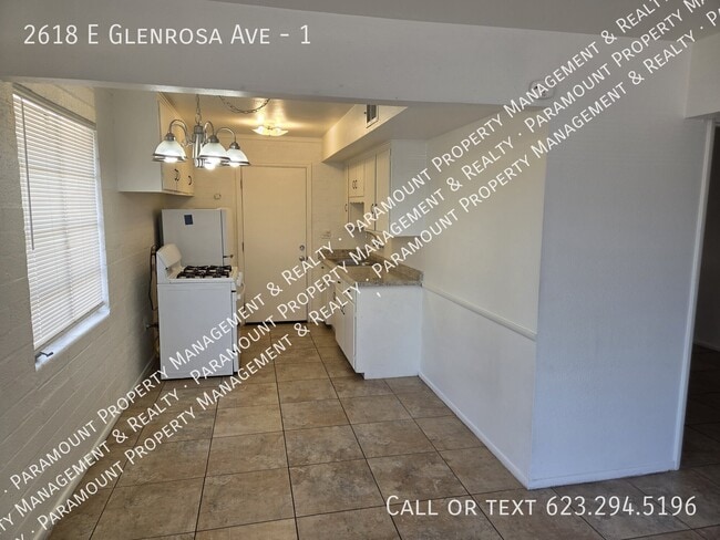 Building Photo - 2618 E Glenrosa Ave