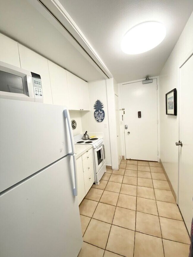 Building Photo - Waikiki - Ilikai Marina - Fully furnished ...