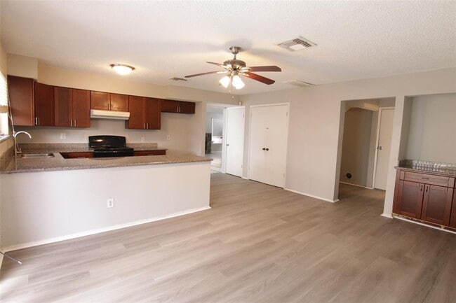 Building Photo - 12155 Huntington Venture Dr