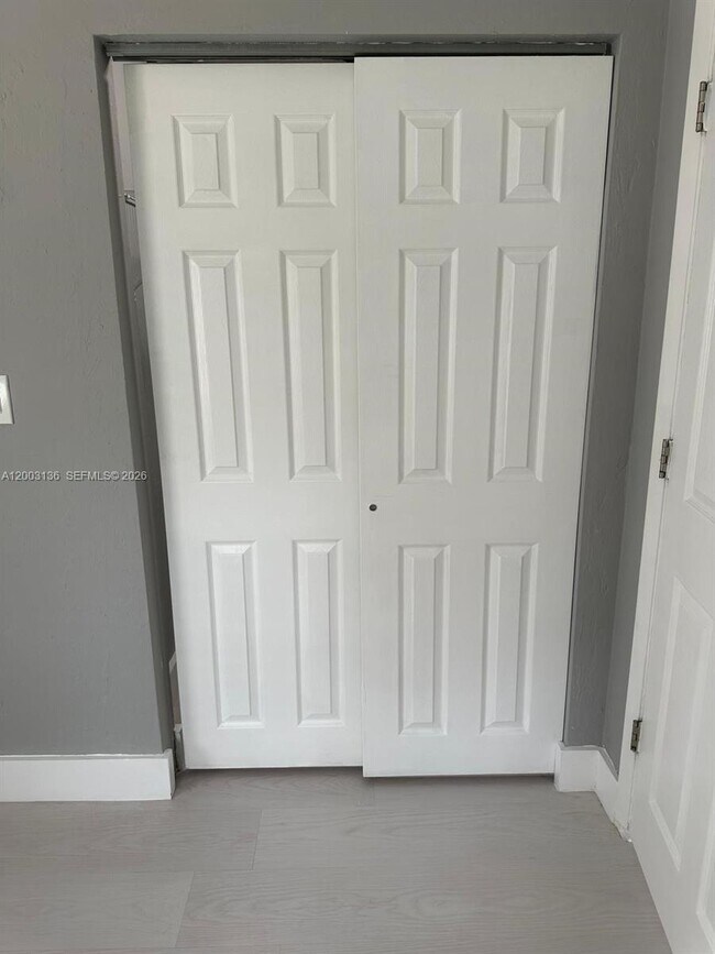 Building Photo - 2016 Miami Rd