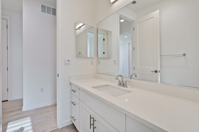 Building Photo - 2248 Solace Loop