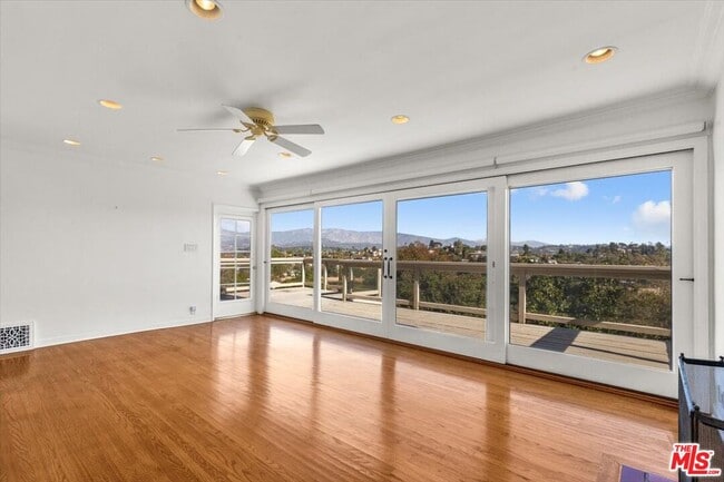 Building Photo - 2258 Moreno Dr