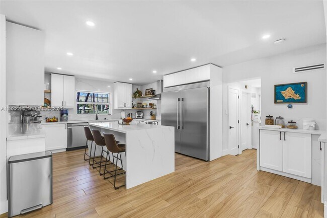 Building Photo - 653 Glenridge Rd