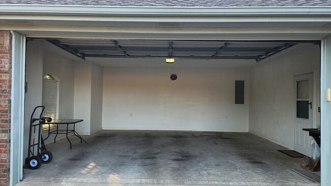 Building Photo - 4/2 in MIDWAY ISD