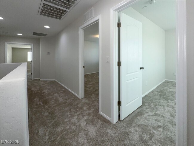Building Photo - 9037 Catching Ct