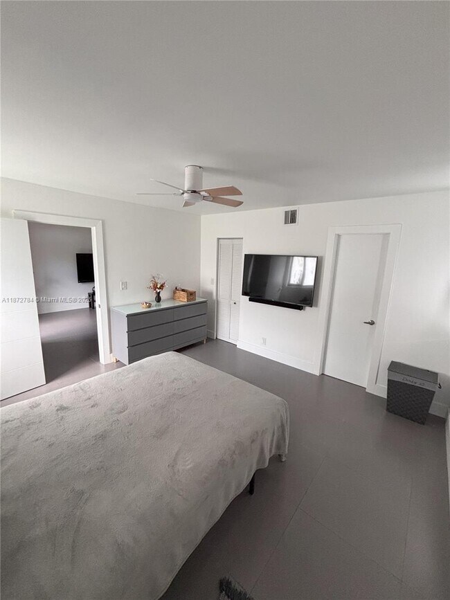 Building Photo - 9501 SW 1st Ct