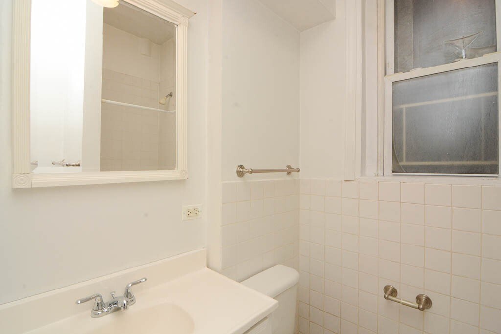 Building Photo - 2849 N Burling St