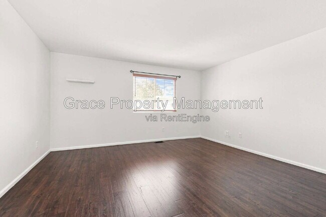 Building Photo - 2057 Alpine Dr