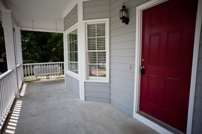 Building Photo - Spacious 3-Bedroom Ranch with Versatile Living Spaces and Modern Comforts