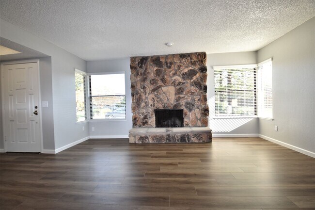 Building Photo - 67-67 Payne River Cir