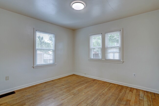 Building Photo - 1902 Washington Ave