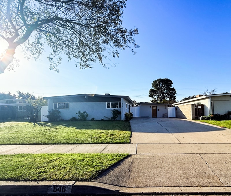 Building Photo - 546 W Ash Ave