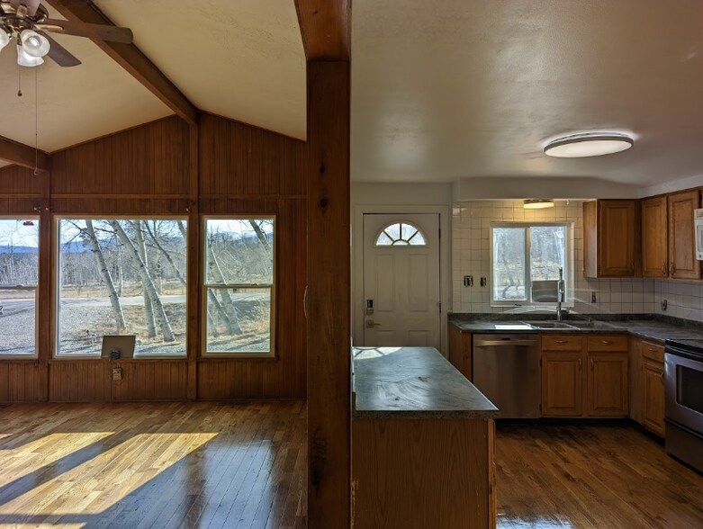 Building Photo - 320 Beaver Creek Rd