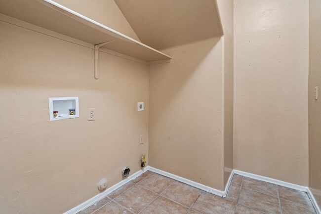 Building Photo - 6657 S Venetian Dr