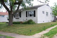 Building Photo - 908 Homberg Ave