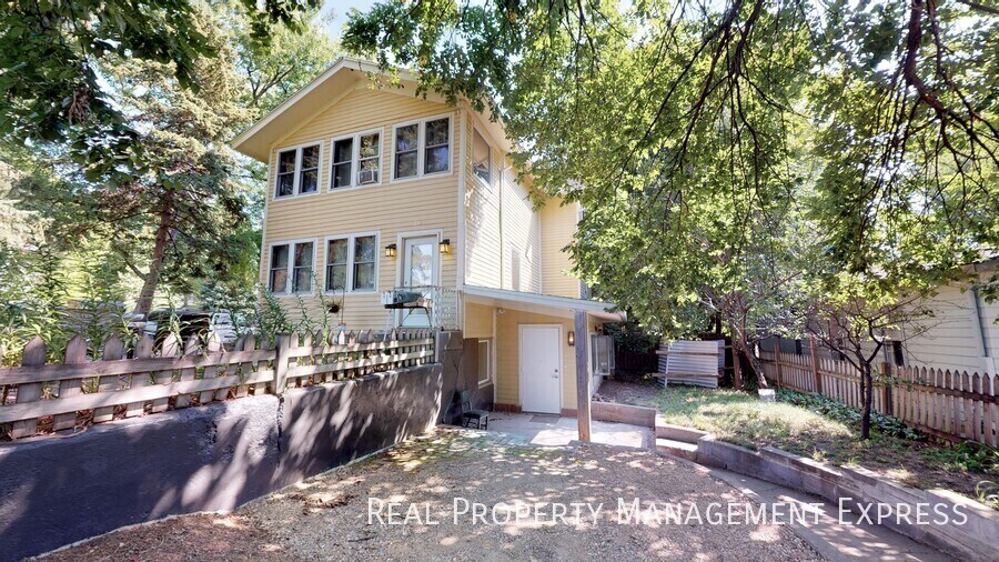 Building Photo - 2 Bedroom 1 Bathroom Apartment near August...