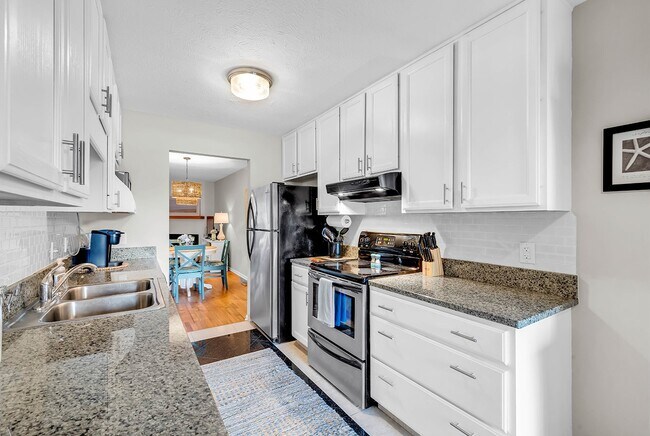 Building Photo - 4000 Fairway Lakes Dr