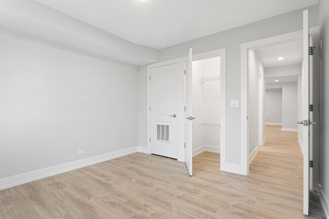 Interior Photo - The 2333 Lunt