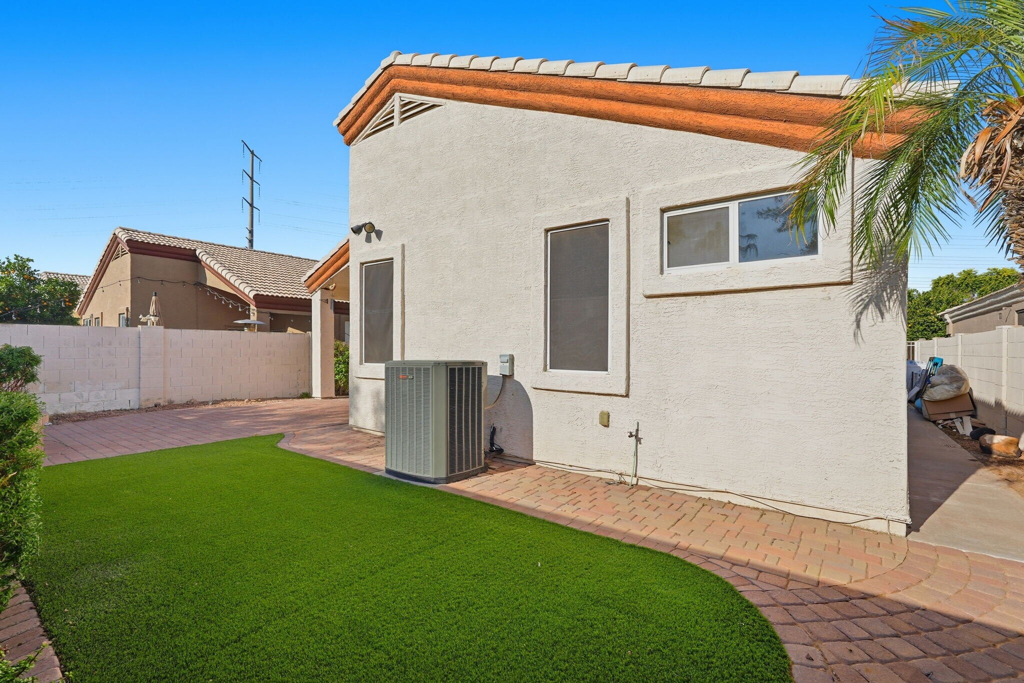 Building Photo - 2059 E Huron Ct