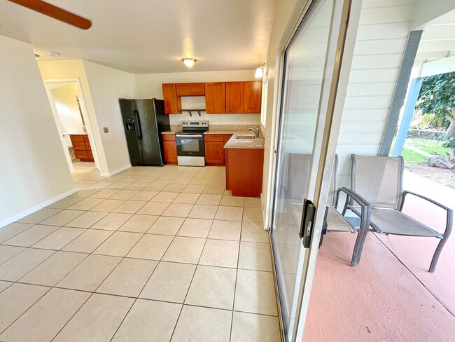 Building Photo - Spacious 1-Bedroom Ground Floor Unit in So...