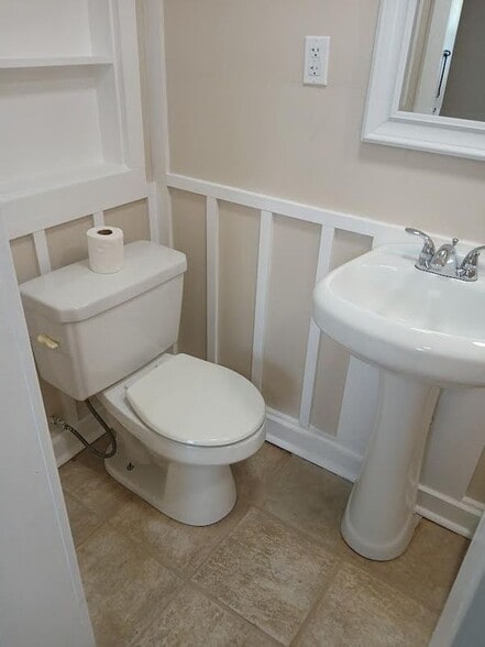 Building Photo - 319 1/2 E. 11th St