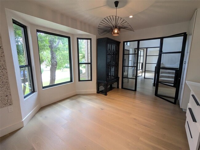 Building Photo - 9257 Scenic Bluff Dr