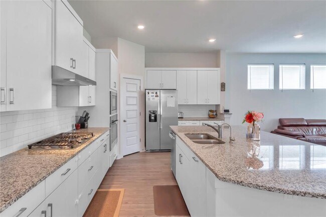 Building Photo - 563 Saturnia Dr