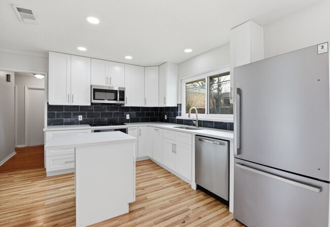 Building Photo - 4929 Libbey Dr