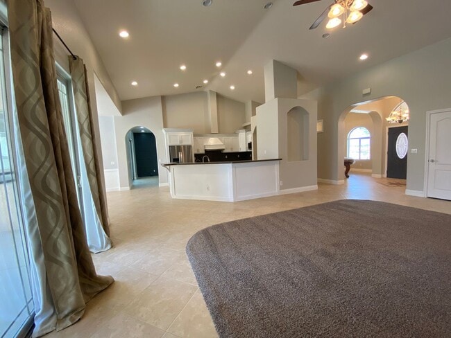 Building Photo - CALVADA VALLEY U.1 - Oakleaf Avenue