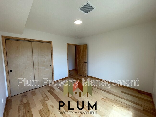 Building Photo - 1855 S 3rd St W