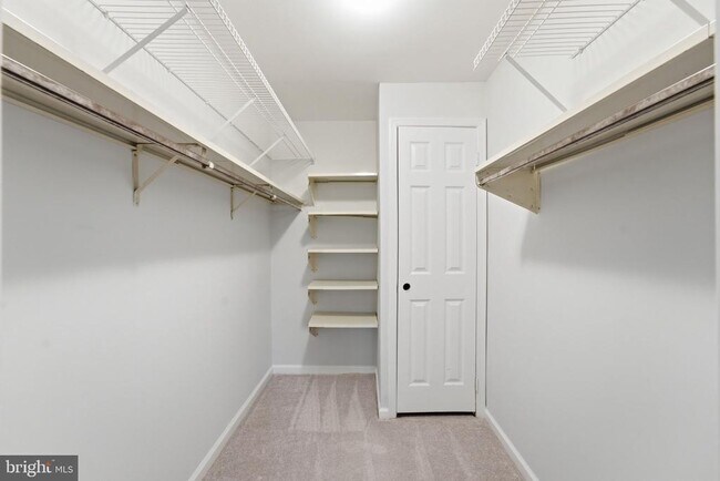 Building Photo - 5705 Brewer House Cir