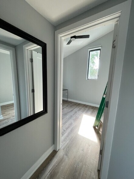 Building Photo - 1502 Fowler Ave