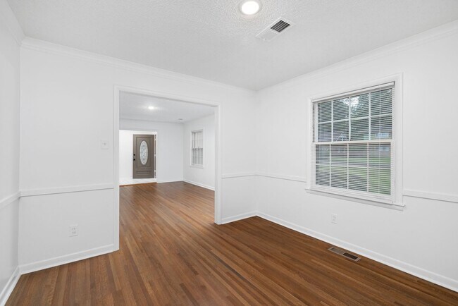 Building Photo - Recently renovated home in Whitehaven