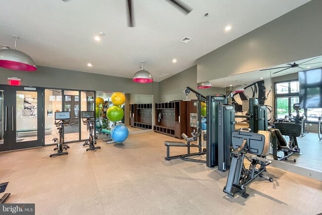 Building Photo - 16560 Crabbs Branch Way