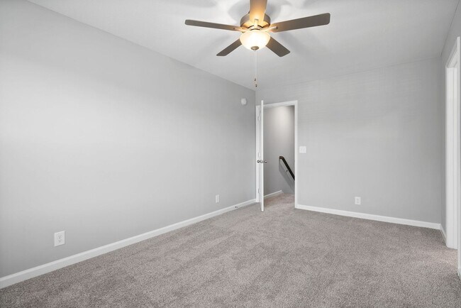 Building Photo - 2 Bedroom Condo For Rent Near Madison Street!