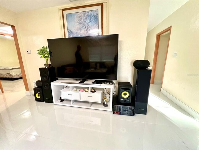 Building Photo - 5009 Deauville Dr