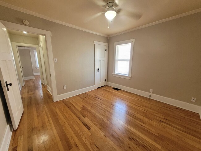 Building Photo - Two bedroom home, beautiful hardwood floors!