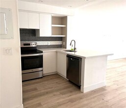 Building Photo - 10930 Royal Palm Blvd