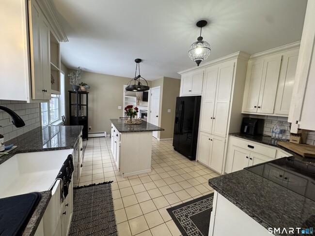 Building Photo - 237 Chestnut Hill Rd