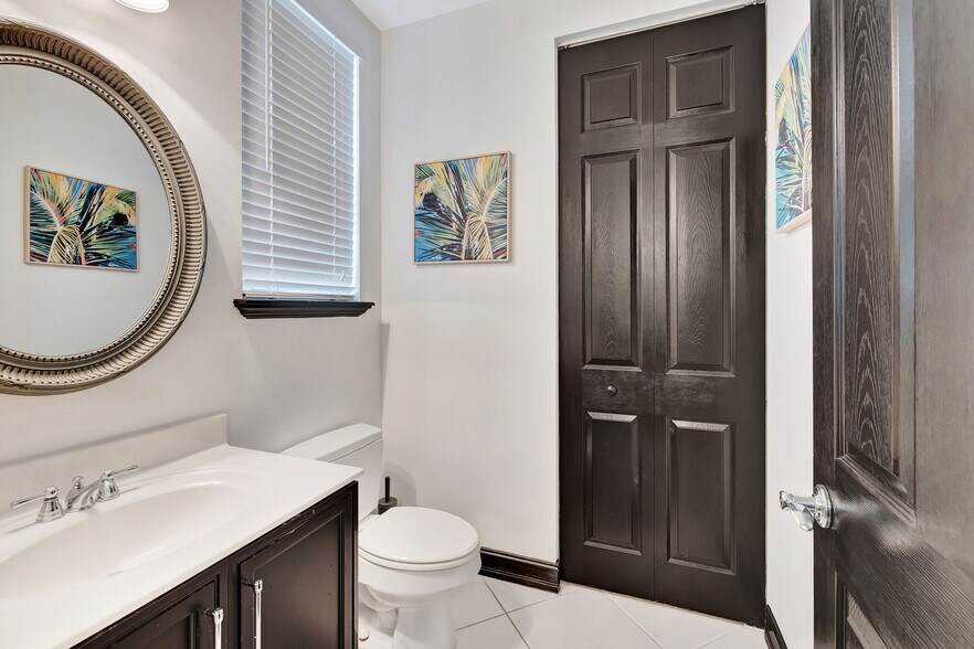 Building Photo - 2309 NE 9th Ave