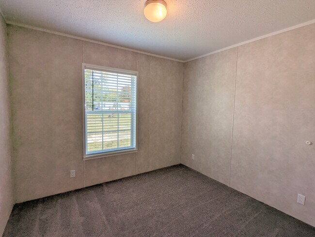 Building Photo - 483 Montana