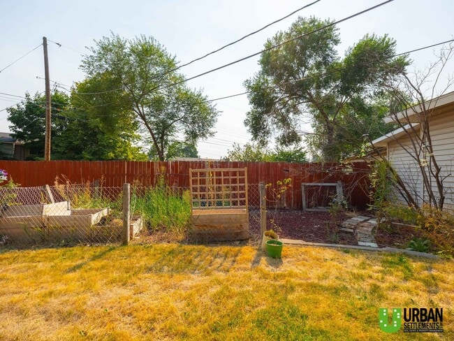 Building Photo - 2104 N Dale Ln