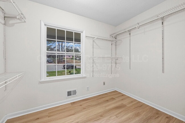 Building Photo - 4410 Carrollwood Dr