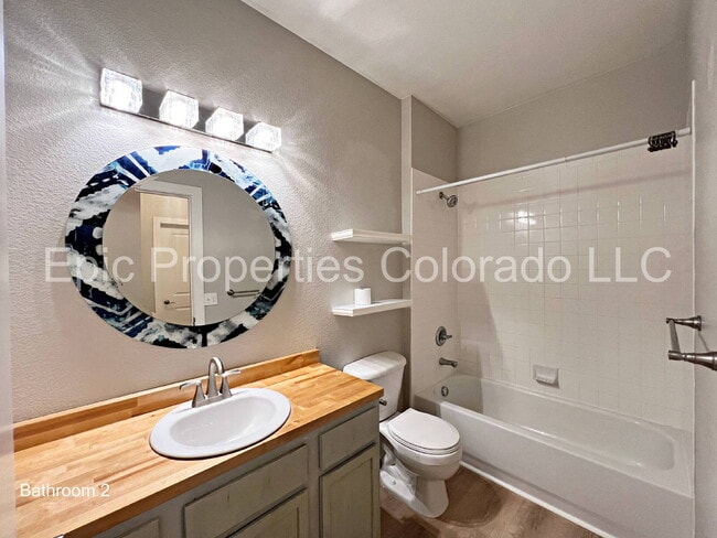 Building Photo - GORGEOUS Bright & Spacious 2 bedroom / 2 bath Modern Condo!