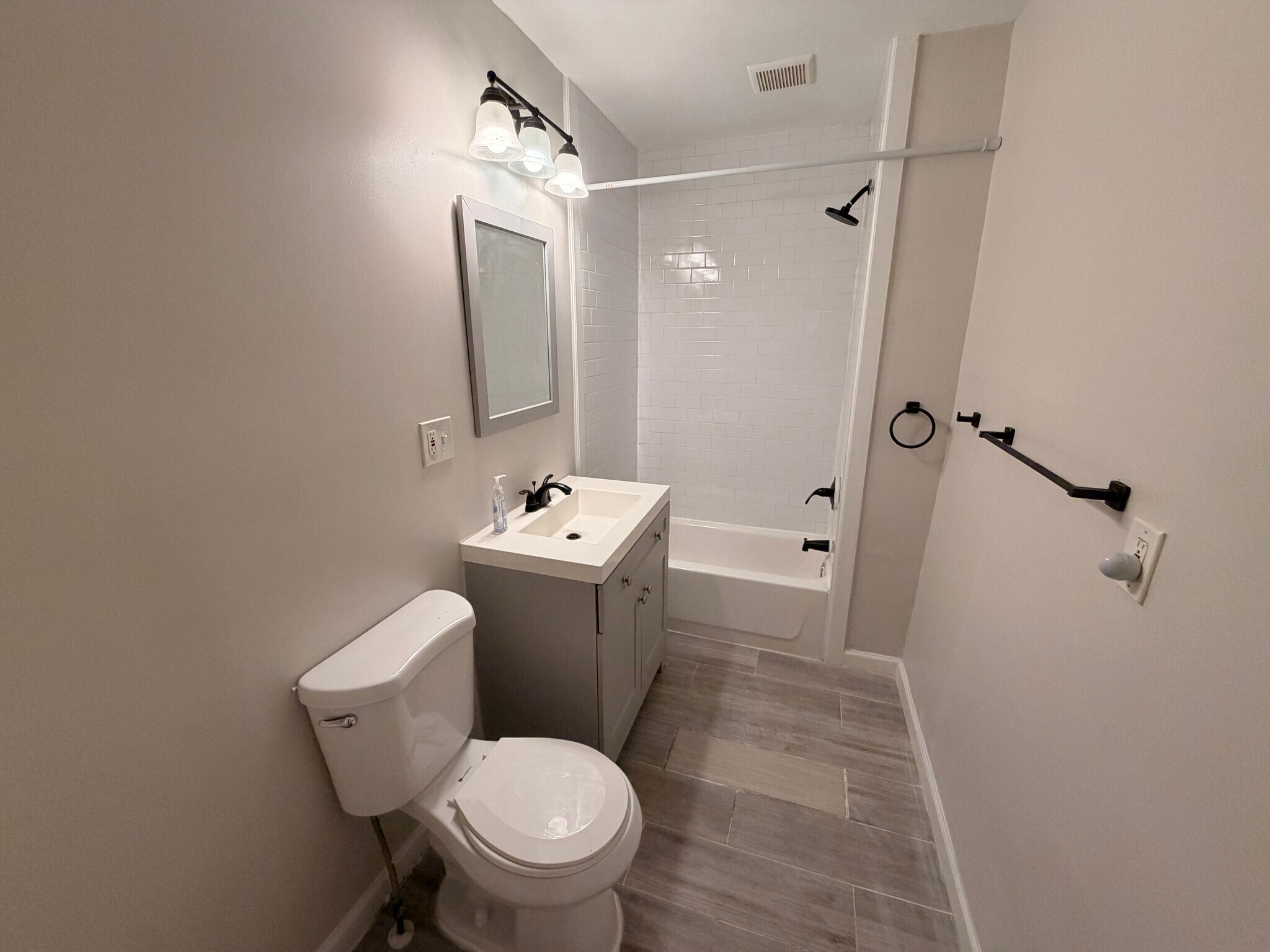 Building Photo - 4924 Chalgrove Ave