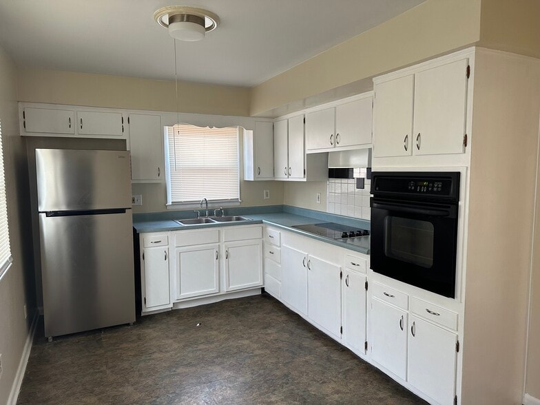 Building Photo - 2119 Jasmine Dr
