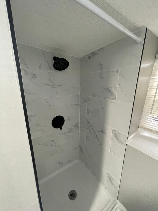 Building Photo - Calverton Heights