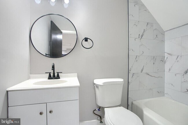 Building Photo - 3807 Fleetwood Ave